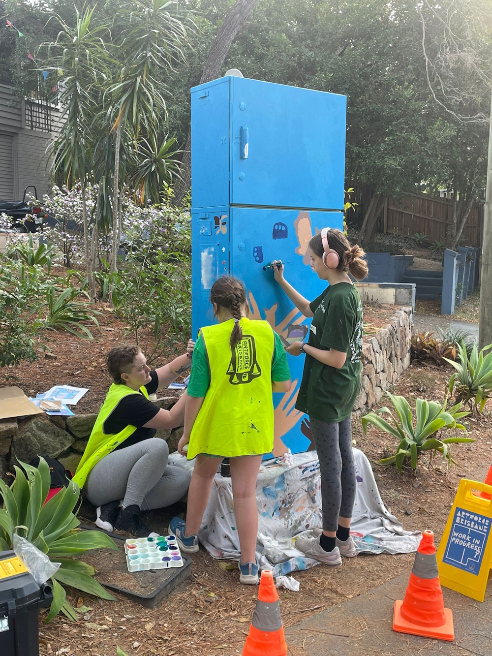 AB-B0233-Bardon_Auslan_Guides_&_Amy_Skerman-Our_Hands_have_Voices_-_Auslan-11A