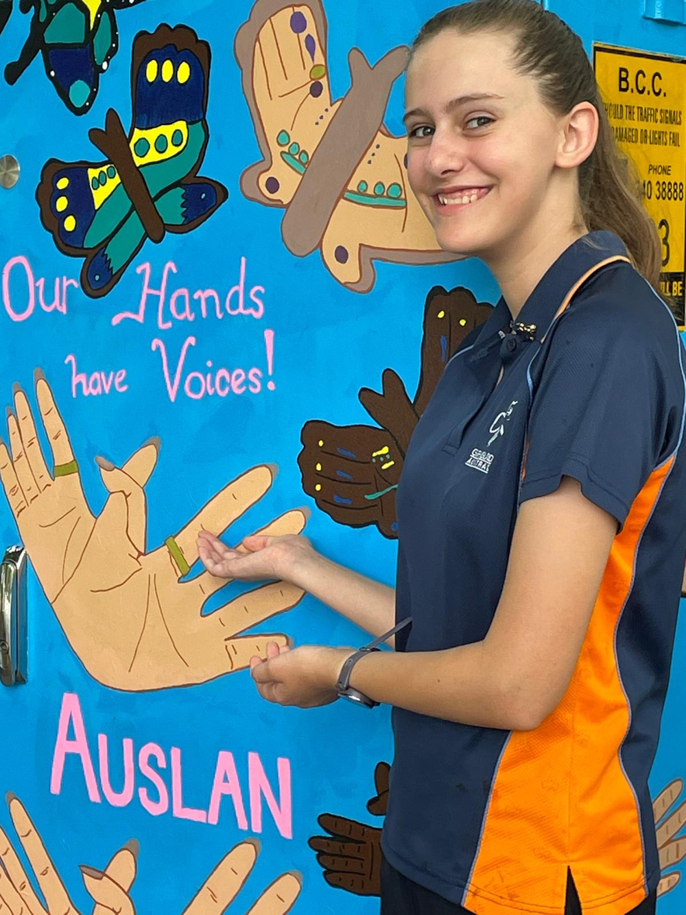 AB-B0233-Bardon_Auslan_Guides_&_Amy_Skerman-Our_Hands_have_Voices_-_Auslan-12