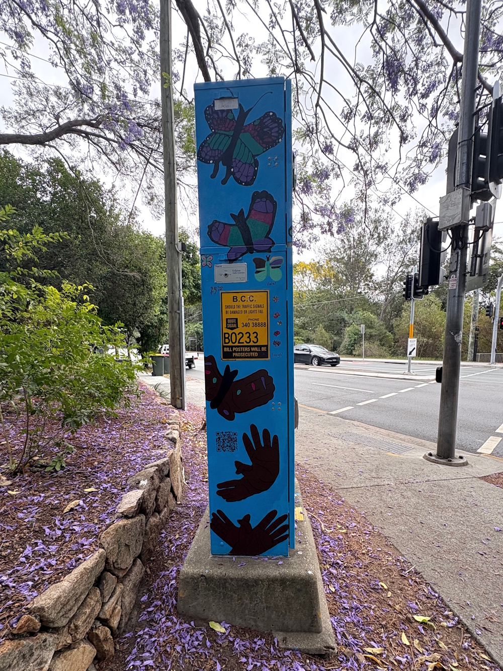 AB-B0233-Bardon_Auslan_Guides_&_Amy_Skerman-Our_Hands_have_Voices_-_Auslan-AB03