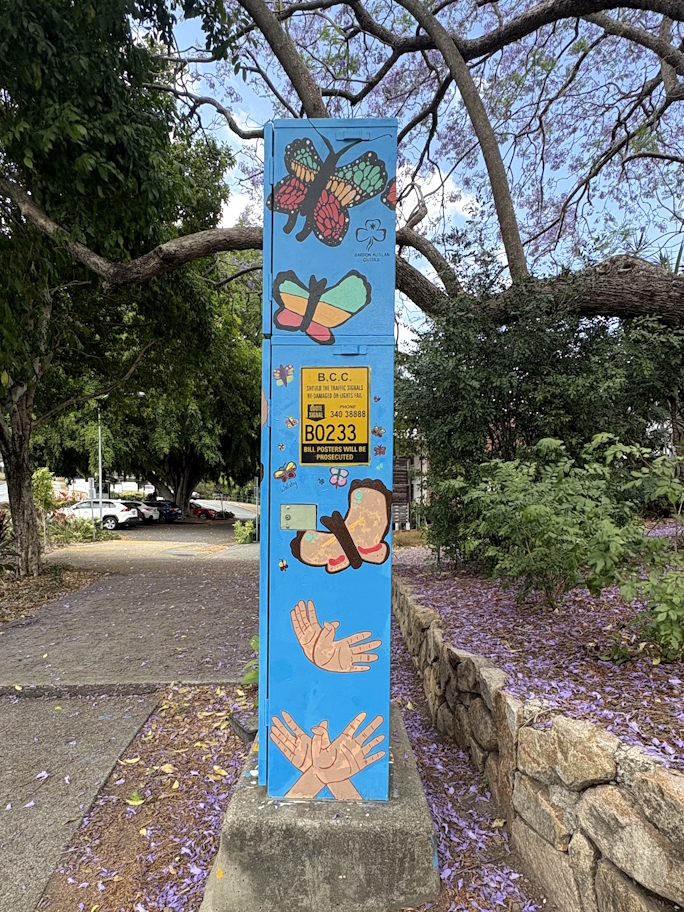 AB-B0233-Bardon_Auslan_Guides_&_Amy_Skerman-Our_Hands_have_Voices_-_Auslan-AB04