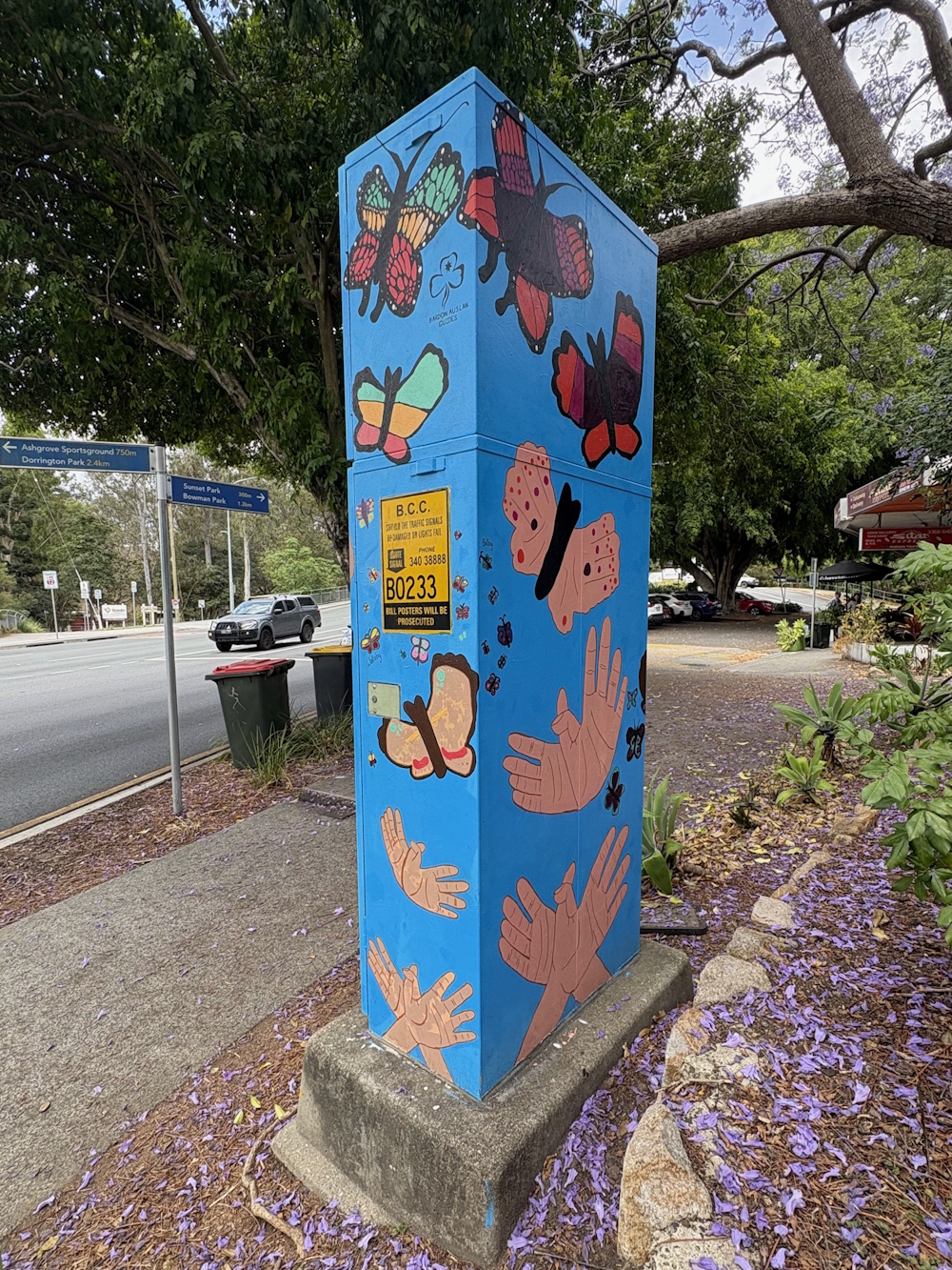 AB-B0233-Bardon_Auslan_Guides_&_Amy_Skerman-Our_Hands_have_Voices_-_Auslan-AB06