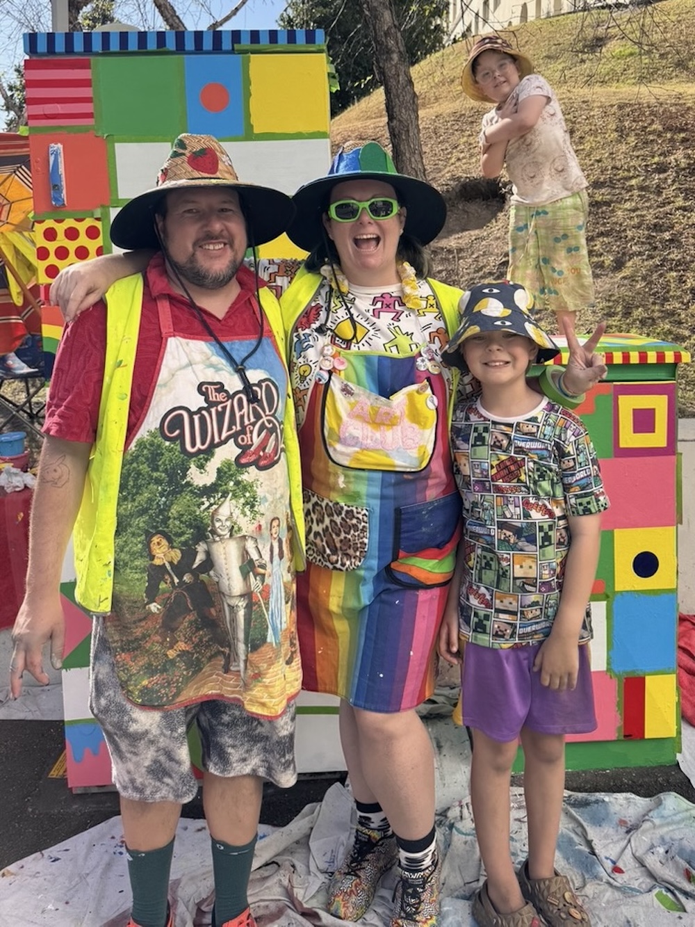 AB-B0068_&_adjacent_MUX-Kirsty_Fate_&_her_Art_&_Craft_Club_Families-Not_Perfect_but_Wonderful-18