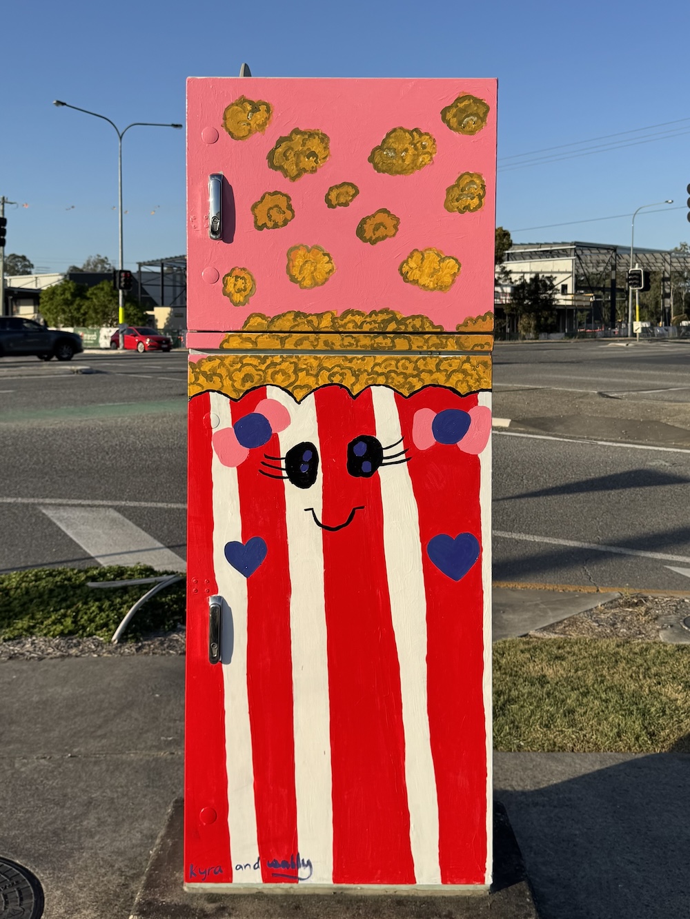 AB-B0924-Jasmail_Dhaliwal_&_Kyra_Wan_Sum_Tse_&_Winny_Lee-We_Love_Popcorn!-02